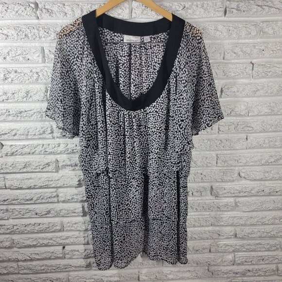 Avenue Women Top 26 28 Plus Tunic Flutter Sleeve White Squares Ruffle GEO34E - Picture 1 of 8